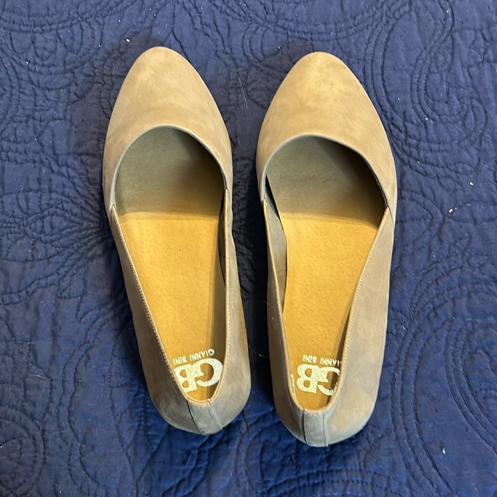Gianni Bini- Camel Colored Flats Size 11- New in Box